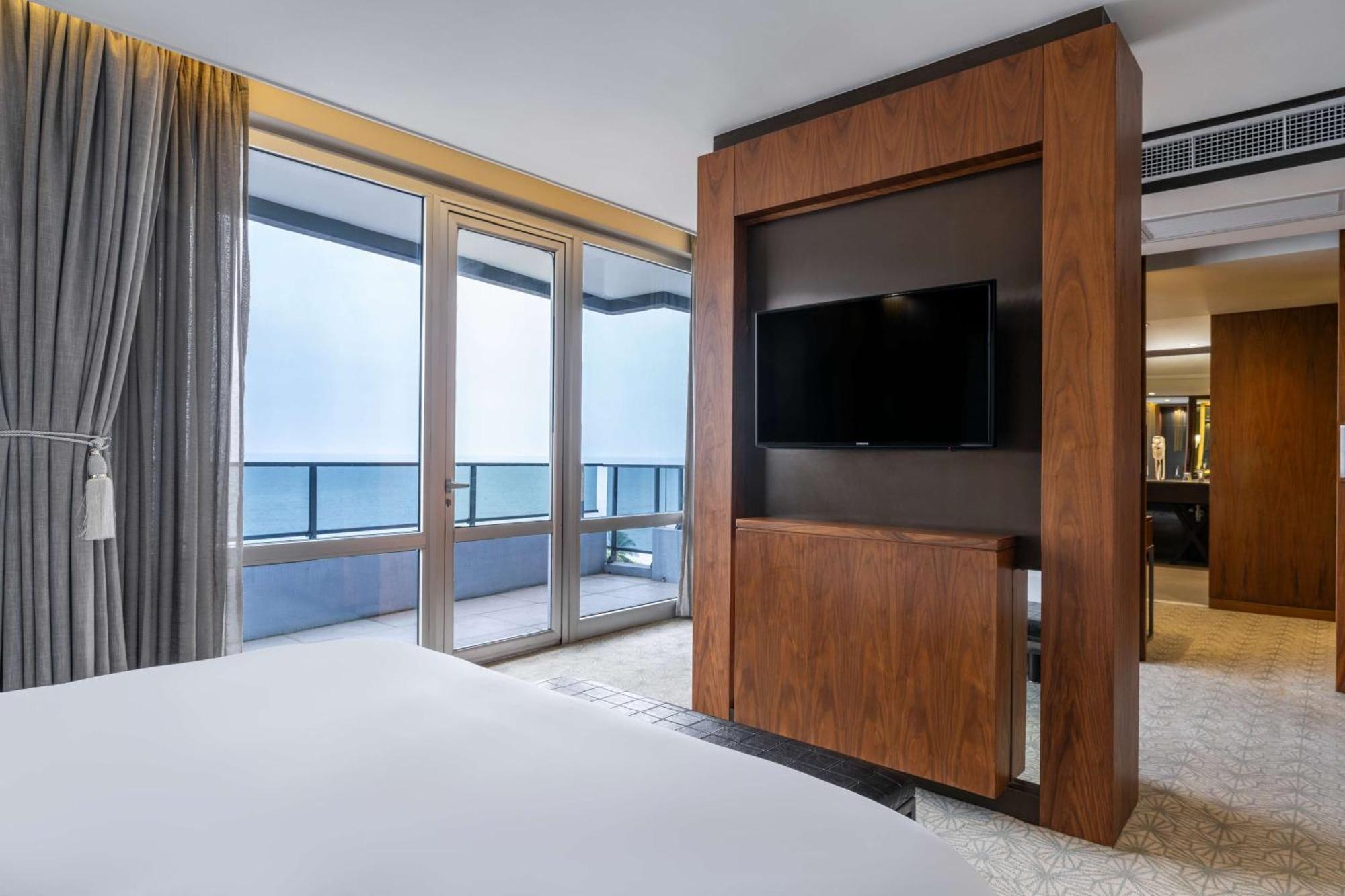 Radisson Blu Okoume Palace Hotel, Λίμπερβιλ Εξωτερικό φωτογραφία