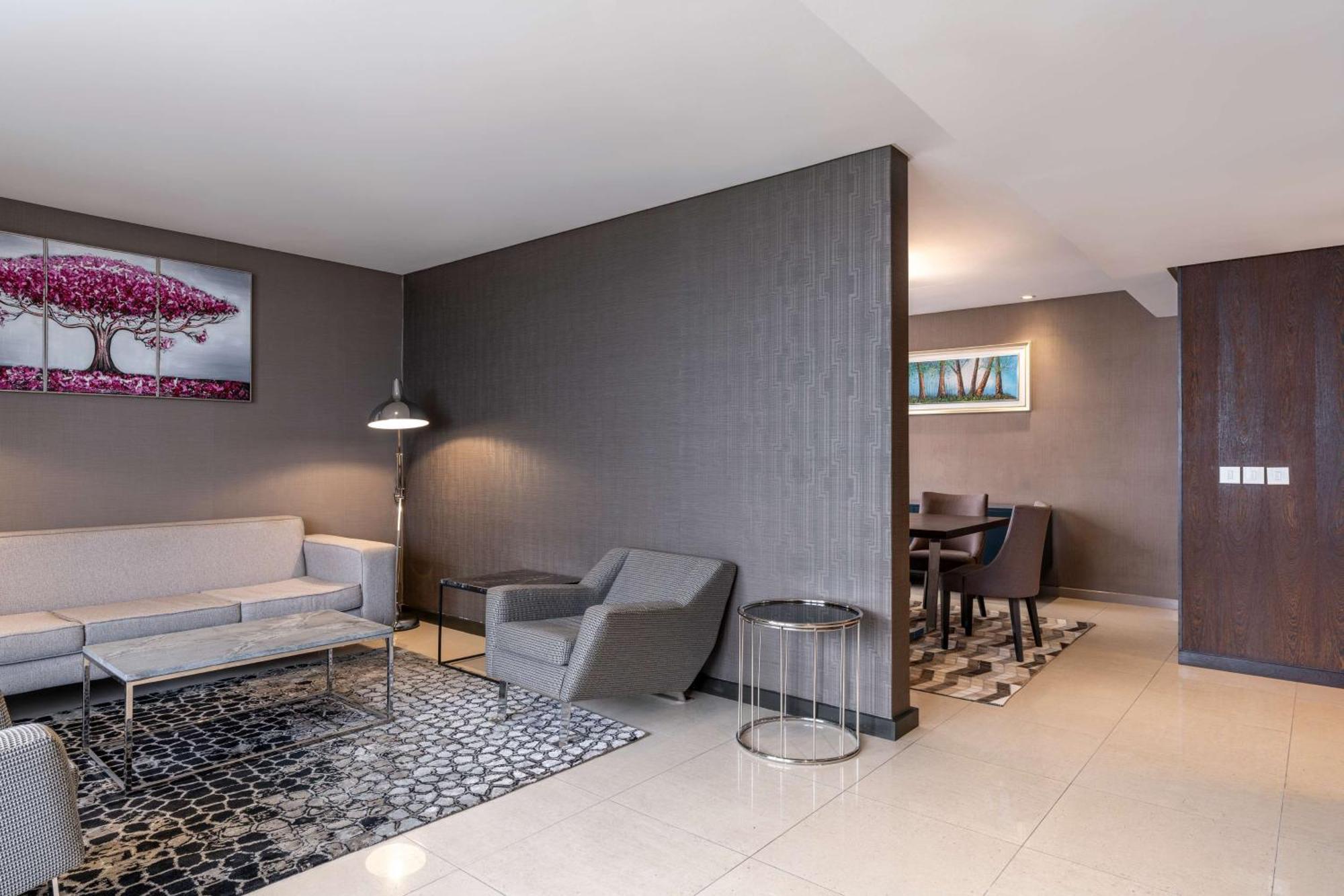 Radisson Blu Okoume Palace Hotel, Λίμπερβιλ Εξωτερικό φωτογραφία