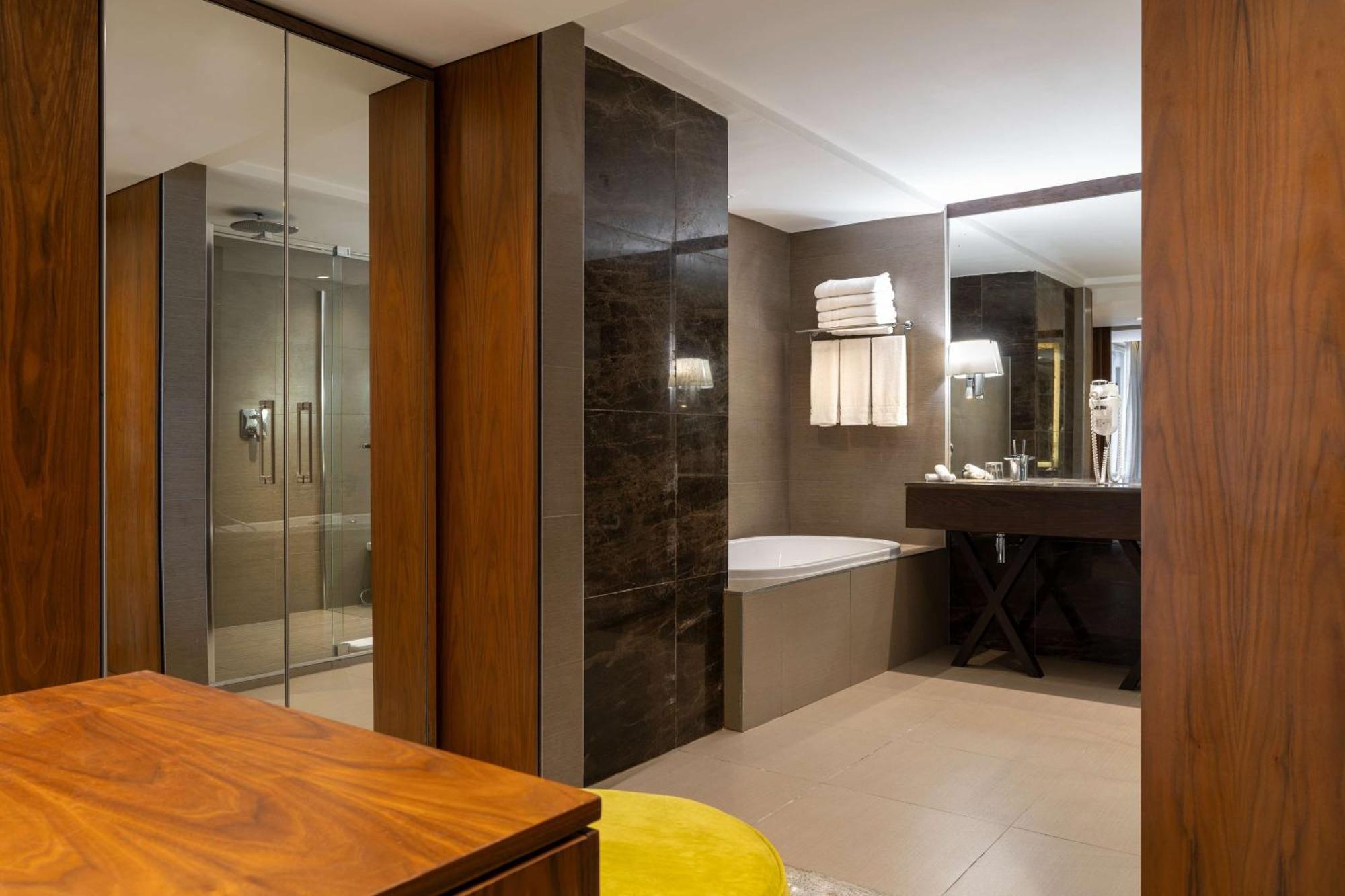 Radisson Blu Okoume Palace Hotel, Λίμπερβιλ Εξωτερικό φωτογραφία
