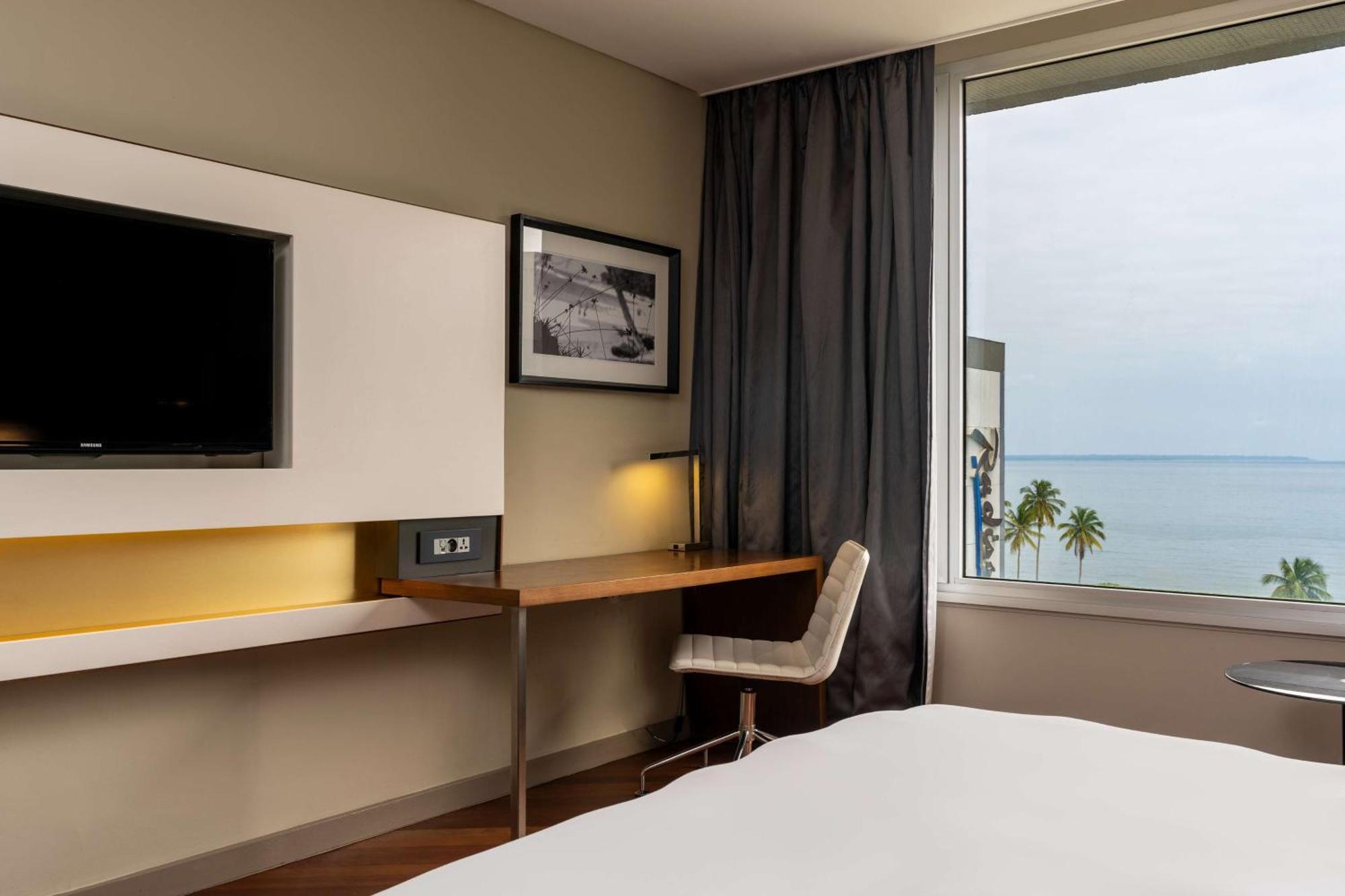 Radisson Blu Okoume Palace Hotel, Λίμπερβιλ Εξωτερικό φωτογραφία