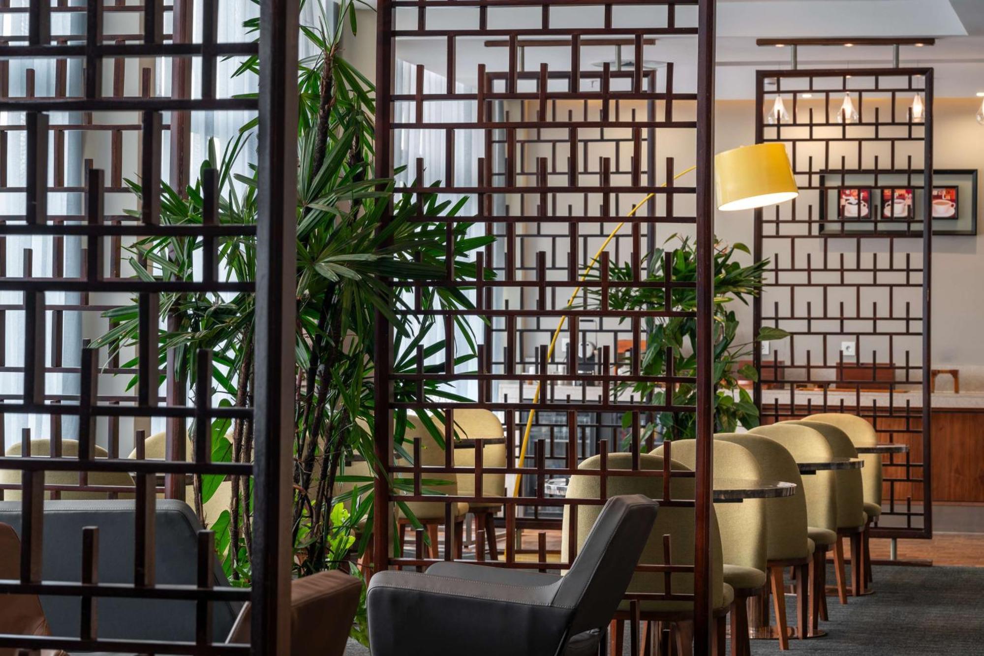 Radisson Blu Okoume Palace Hotel, Λίμπερβιλ Εξωτερικό φωτογραφία
