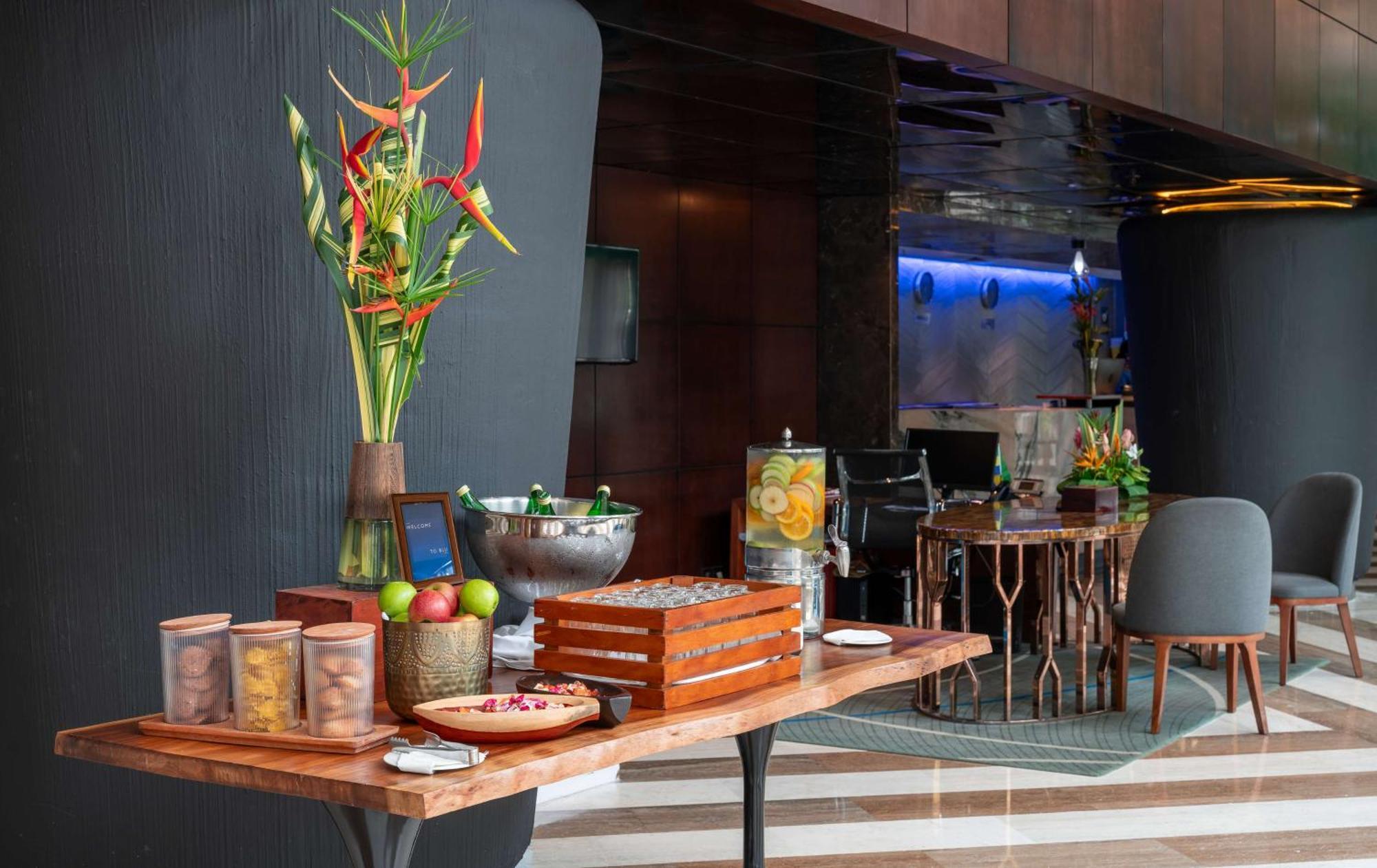 Radisson Blu Okoume Palace Hotel, Λίμπερβιλ Εξωτερικό φωτογραφία