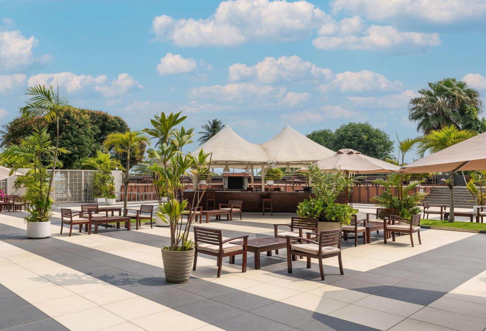 Radisson Blu Okoume Palace Hotel, Λίμπερβιλ Εξωτερικό φωτογραφία