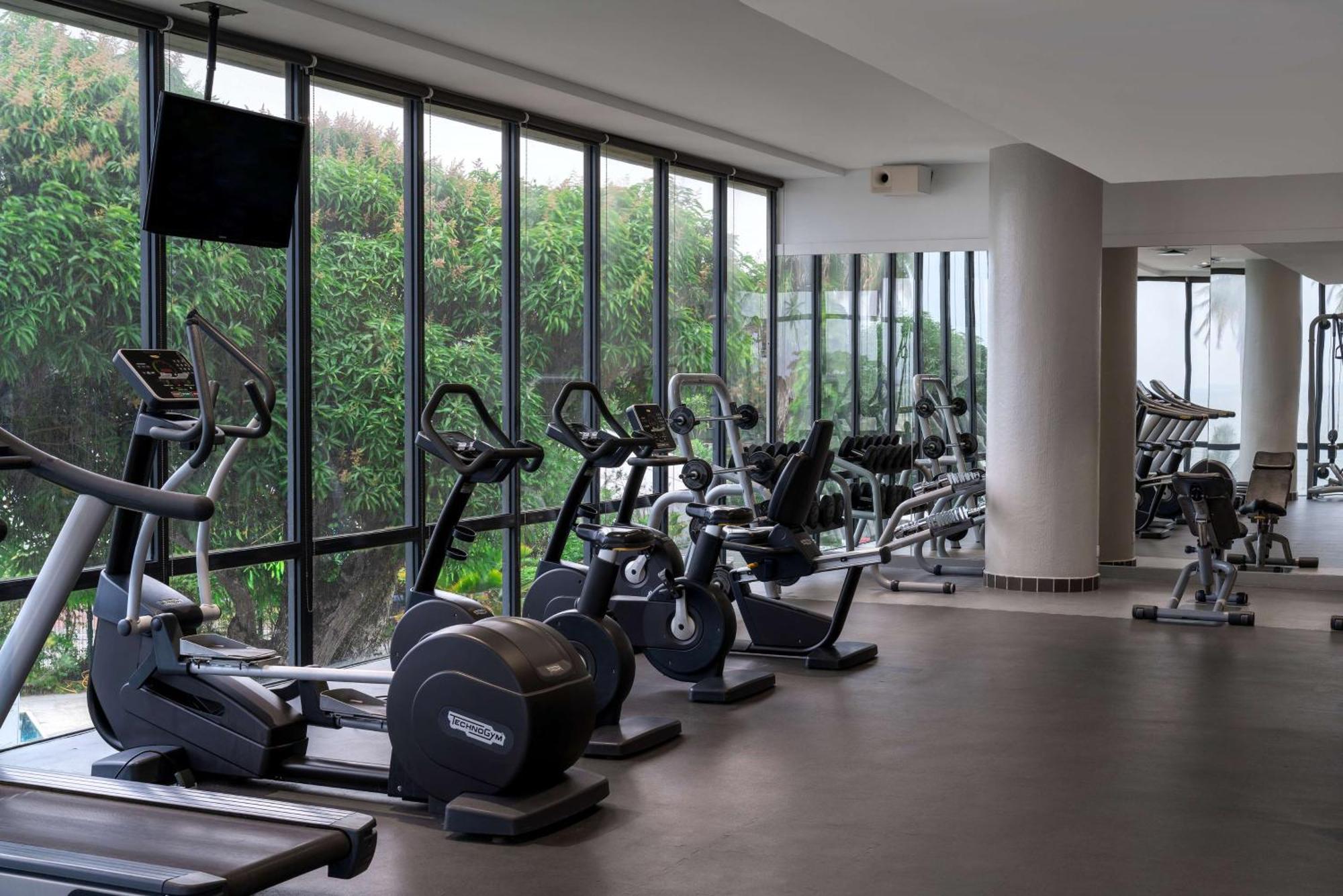 Radisson Blu Okoume Palace Hotel, Λίμπερβιλ Εξωτερικό φωτογραφία