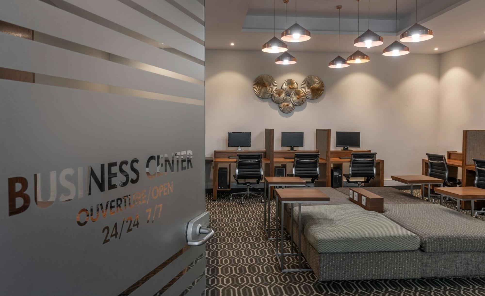 Radisson Blu Okoume Palace Hotel, Λίμπερβιλ Εξωτερικό φωτογραφία