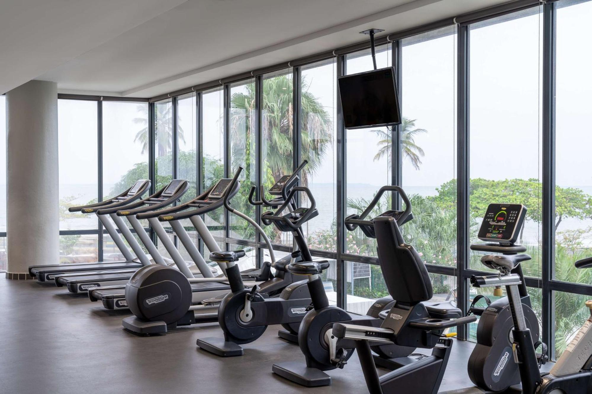 Radisson Blu Okoume Palace Hotel, Λίμπερβιλ Εξωτερικό φωτογραφία