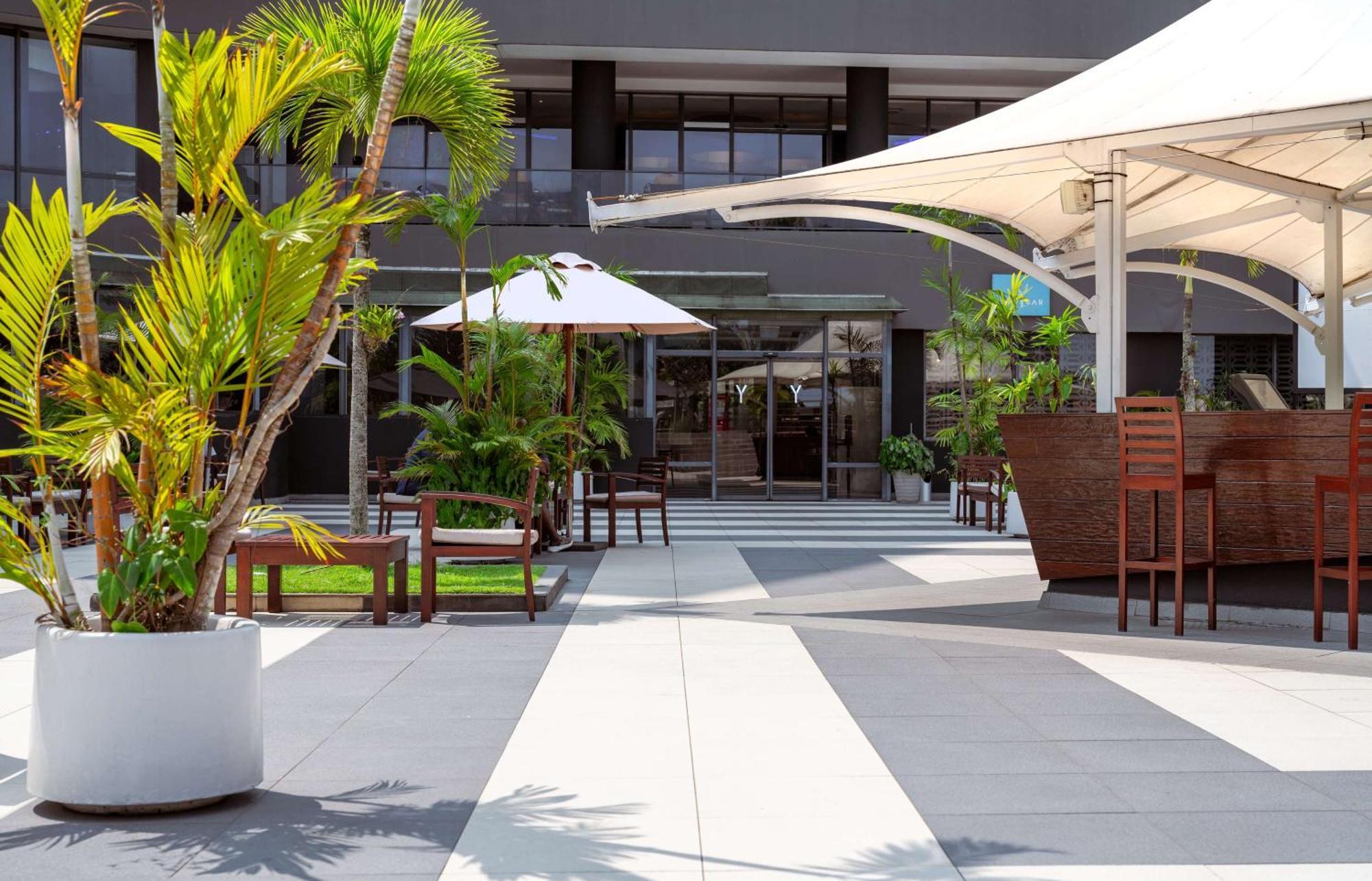 Radisson Blu Okoume Palace Hotel, Λίμπερβιλ Εξωτερικό φωτογραφία
