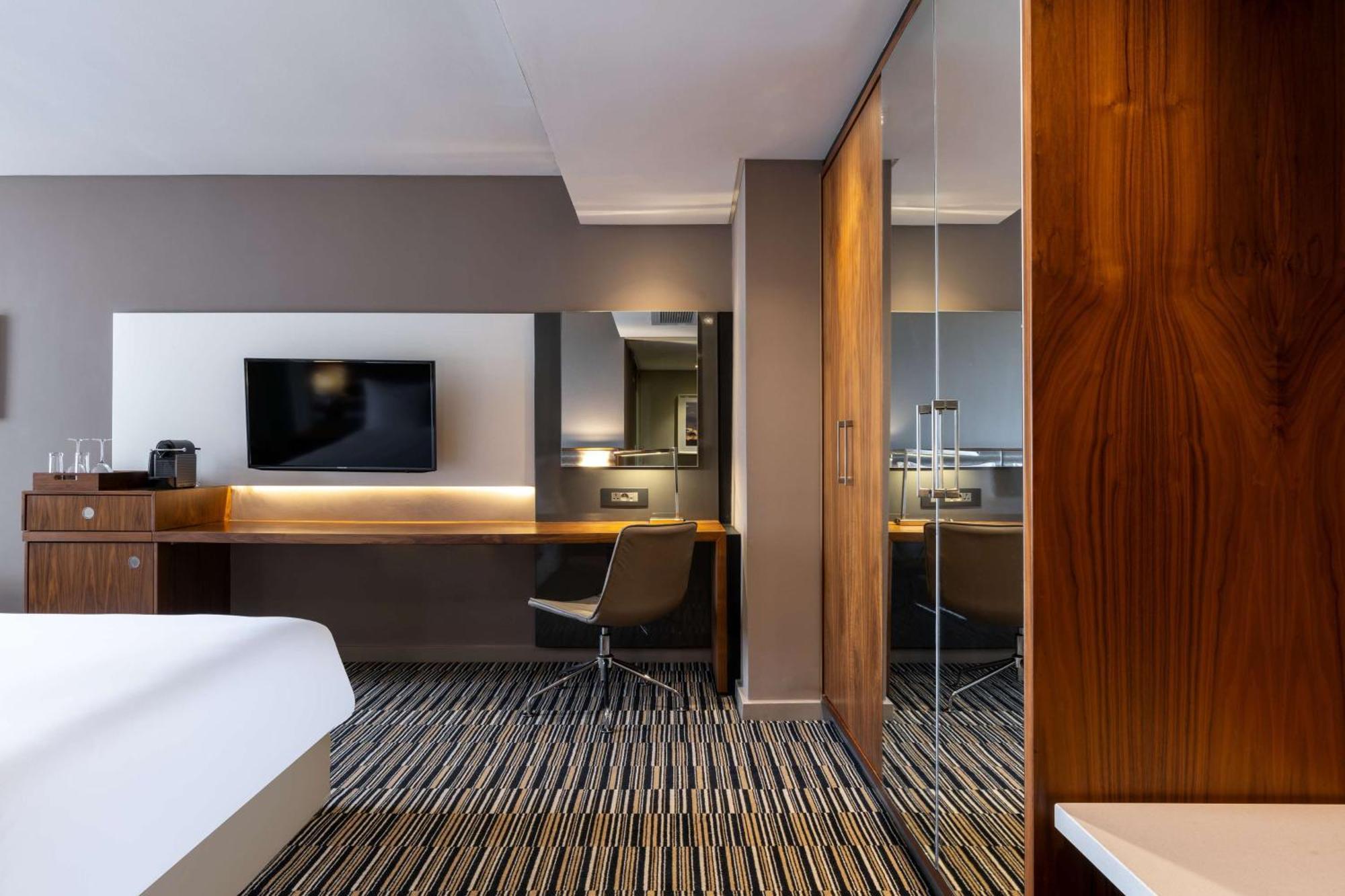 Radisson Blu Okoume Palace Hotel, Λίμπερβιλ Εξωτερικό φωτογραφία