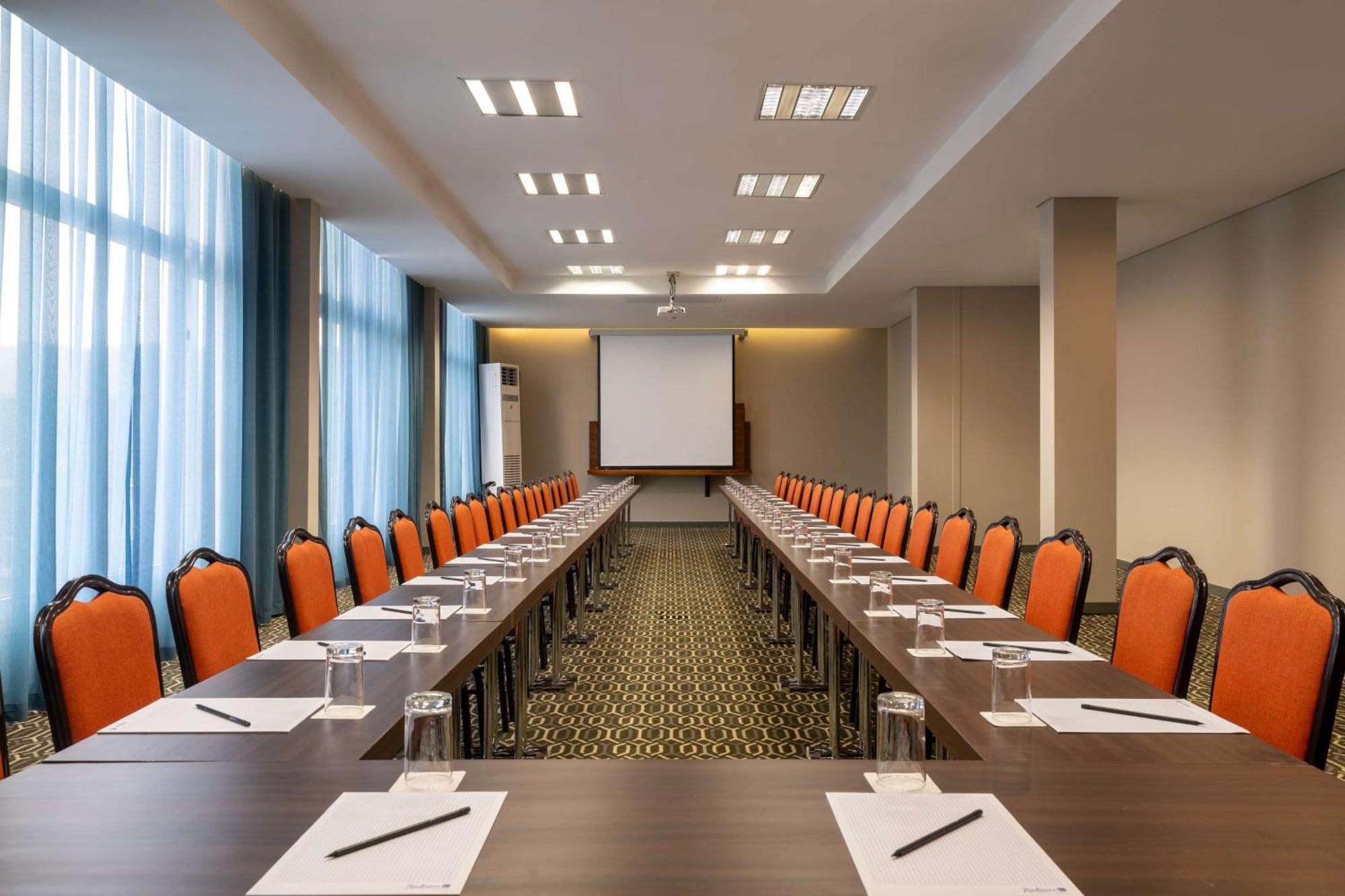 Radisson Blu Okoume Palace Hotel, Λίμπερβιλ Εξωτερικό φωτογραφία