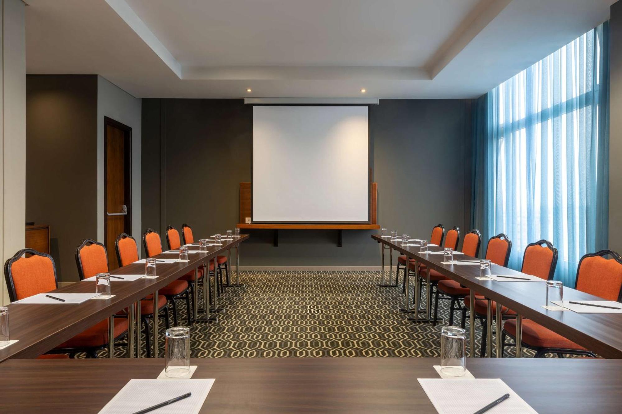 Radisson Blu Okoume Palace Hotel, Λίμπερβιλ Εξωτερικό φωτογραφία