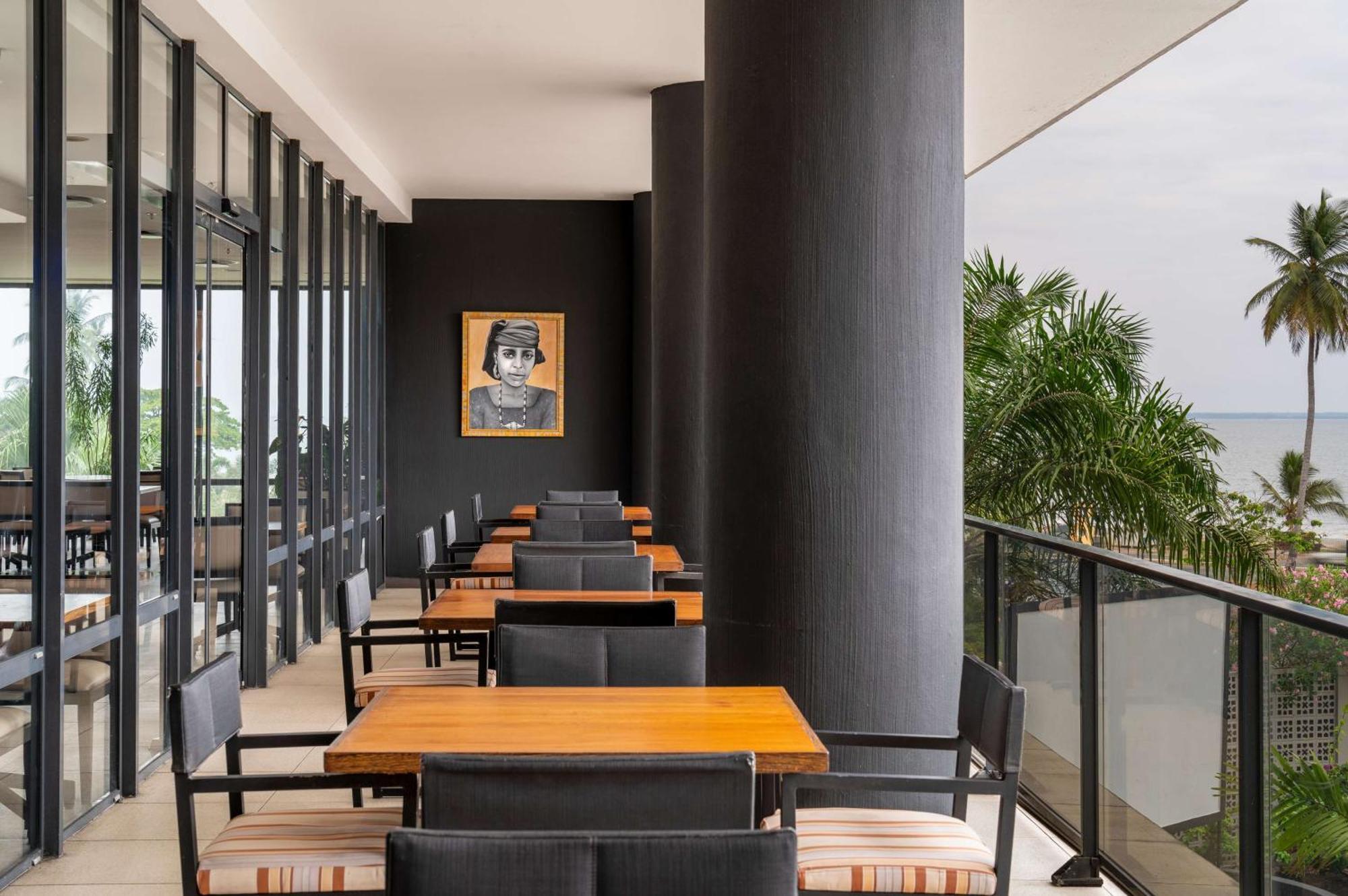 Radisson Blu Okoume Palace Hotel, Λίμπερβιλ Εξωτερικό φωτογραφία