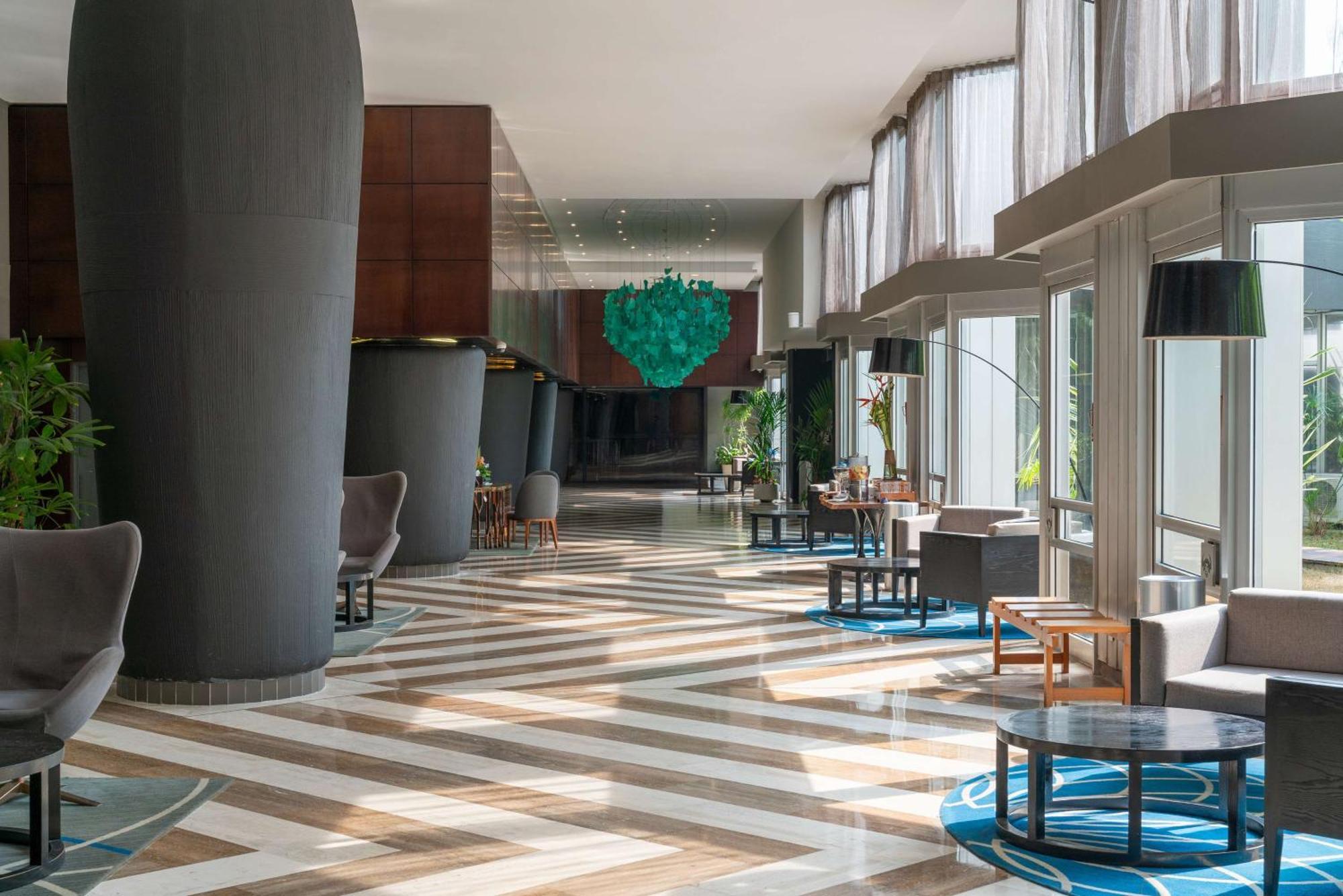 Radisson Blu Okoume Palace Hotel, Λίμπερβιλ Εξωτερικό φωτογραφία