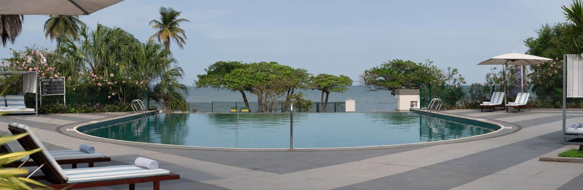 Radisson Blu Okoume Palace Hotel, Λίμπερβιλ Εξωτερικό φωτογραφία