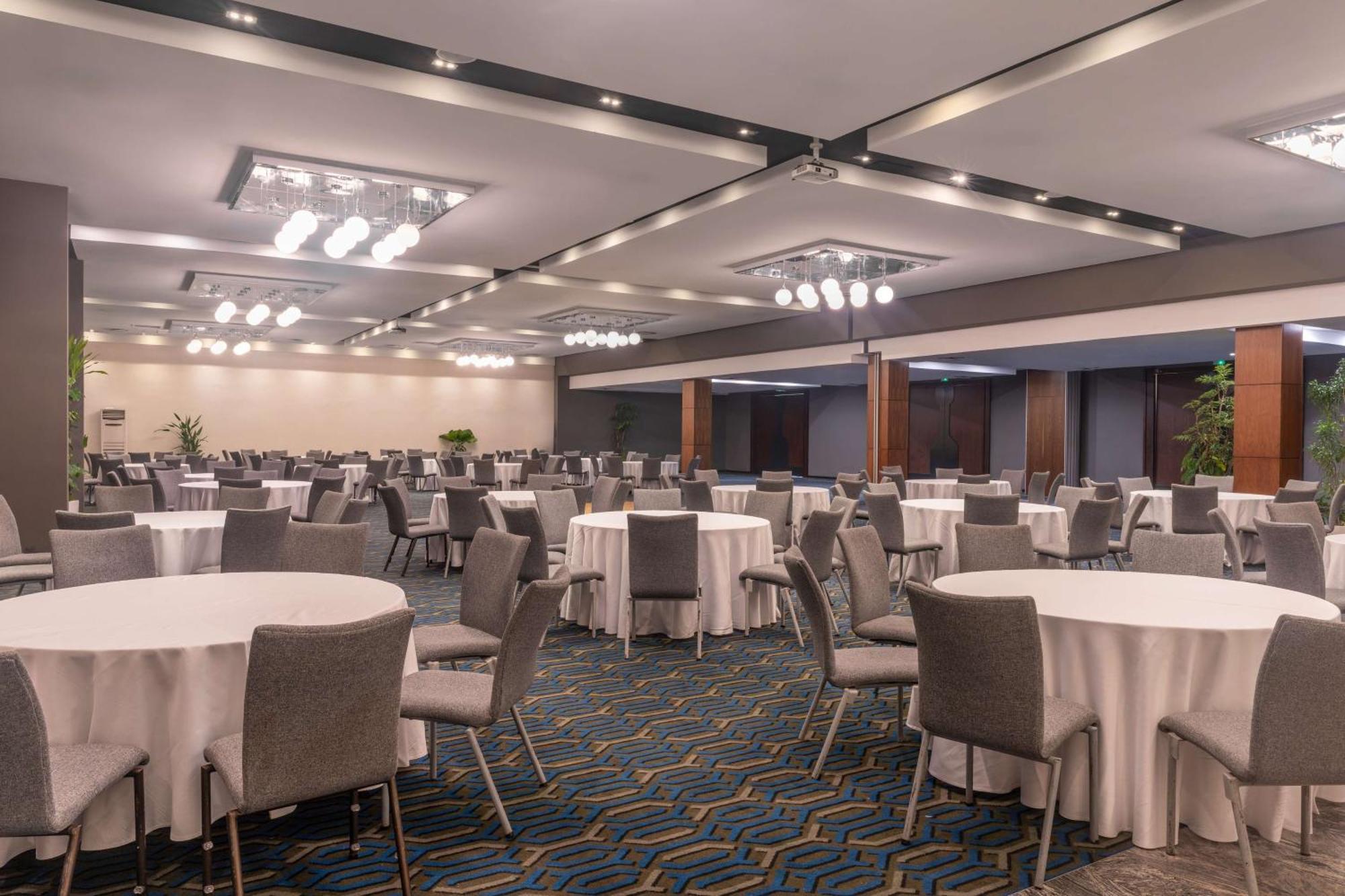 Radisson Blu Okoume Palace Hotel, Λίμπερβιλ Εξωτερικό φωτογραφία