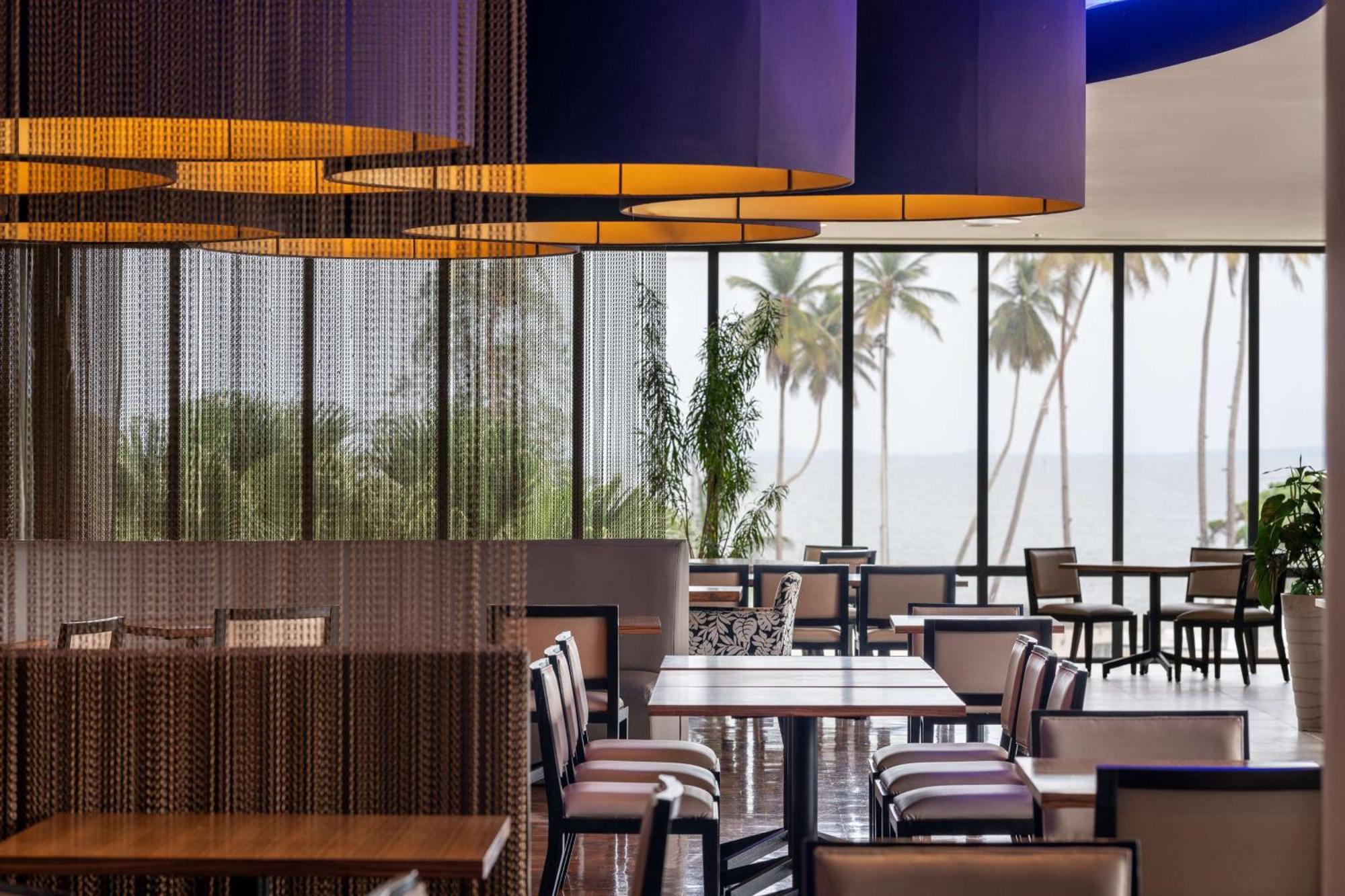 Radisson Blu Okoume Palace Hotel, Λίμπερβιλ Εξωτερικό φωτογραφία