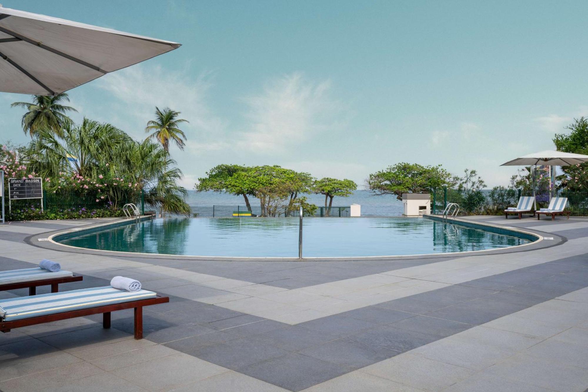 Radisson Blu Okoume Palace Hotel, Λίμπερβιλ Εξωτερικό φωτογραφία