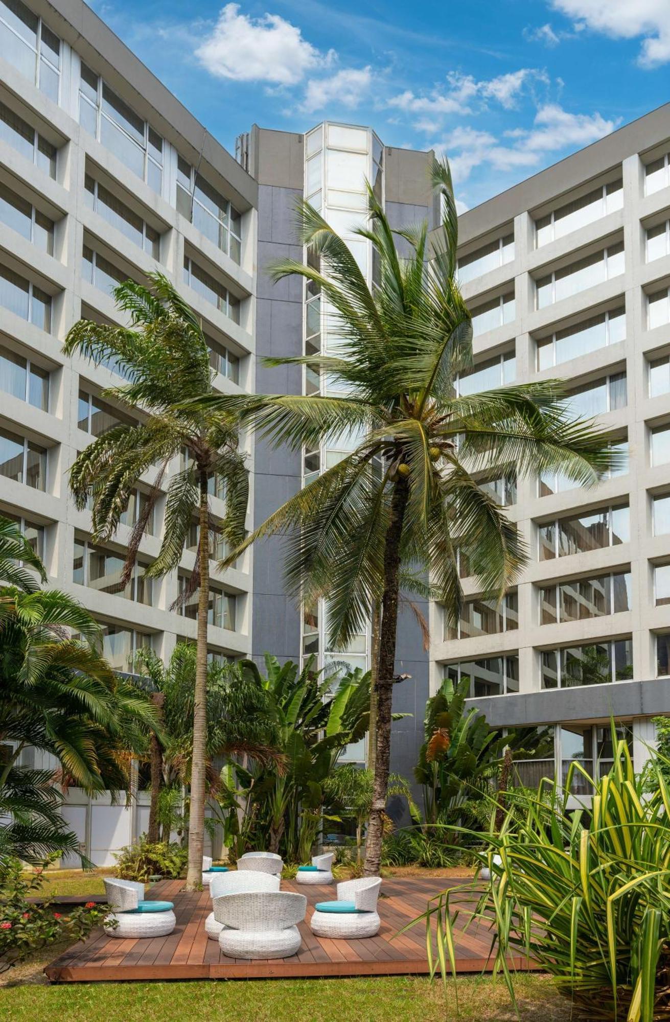 Radisson Blu Okoume Palace Hotel, Λίμπερβιλ Εξωτερικό φωτογραφία