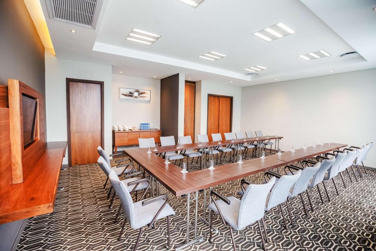 Radisson Blu Okoume Palace Hotel, Λίμπερβιλ Εξωτερικό φωτογραφία