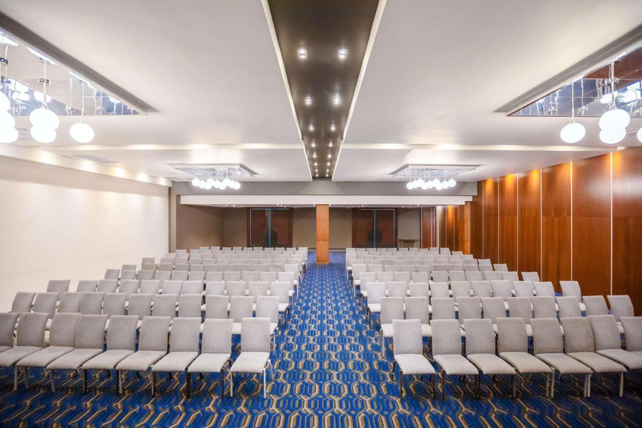 Radisson Blu Okoume Palace Hotel, Λίμπερβιλ Εξωτερικό φωτογραφία