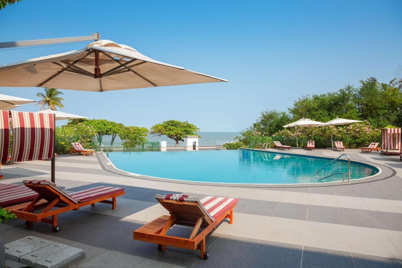Radisson Blu Okoume Palace Hotel, Λίμπερβιλ Εξωτερικό φωτογραφία