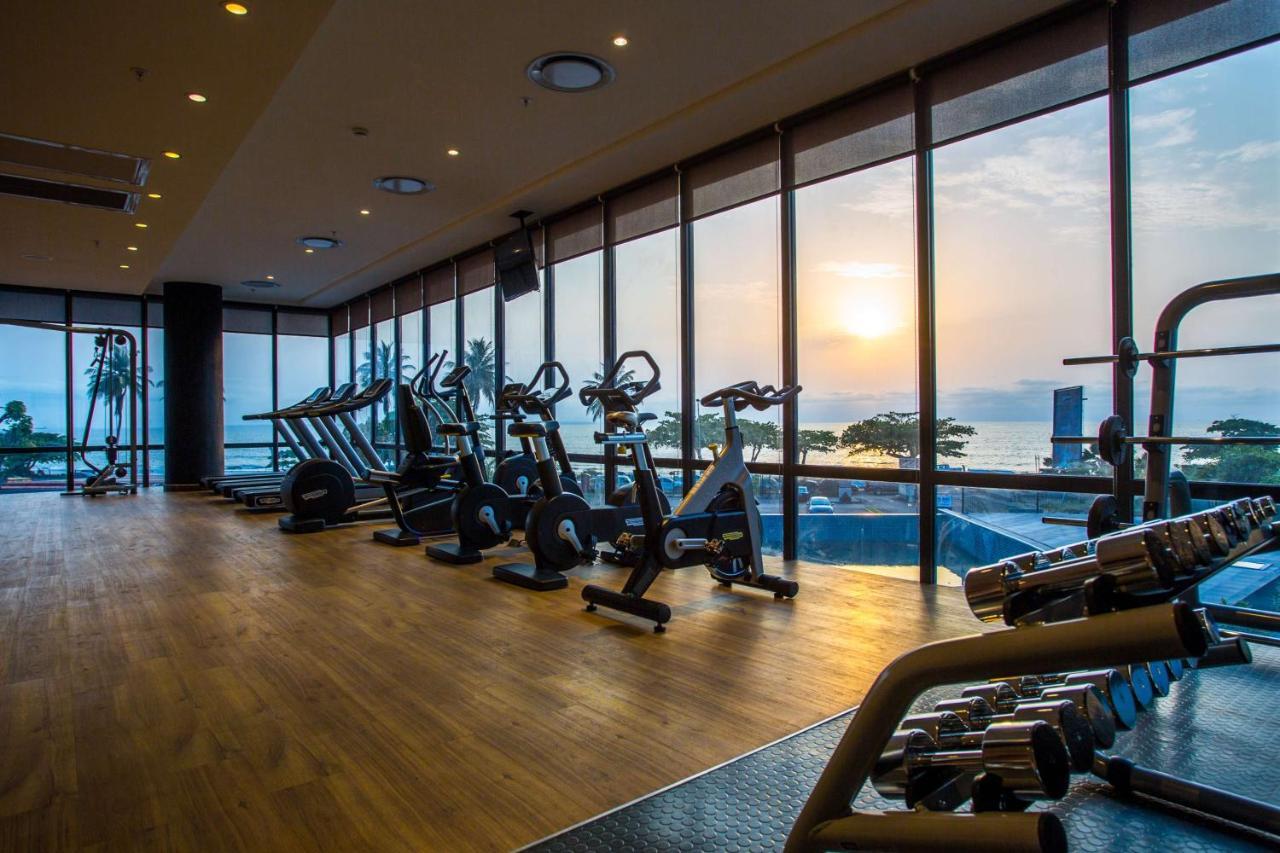 Radisson Blu Okoume Palace Hotel, Λίμπερβιλ Εξωτερικό φωτογραφία